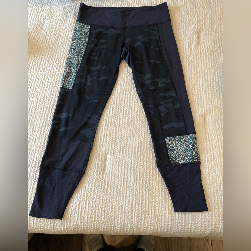 Lululemon women’s navy blue camo printed jogger leggings size 10